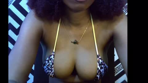 Snapshot of sezy_petite chatting on October 2025 09:43:01 AM Wealth online show from October 2025 09:43:01 AM