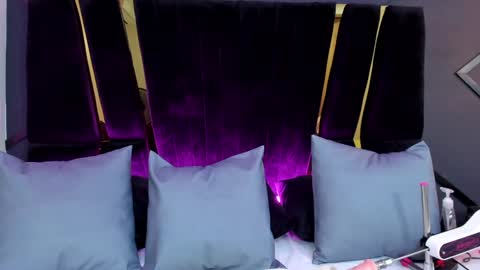 Shaina Vasquez online show from February 2025 10:19:01 PM