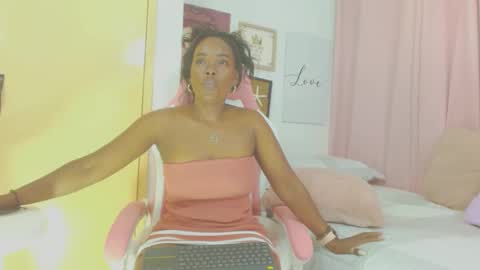 Snapshot of shaira___ chatting on December 2024 12:52:01 AM Shaira online show from December 2024 12:52:01 AM