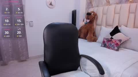 Snapshot of shamara_thomson chatting on June 2026 12:19:01 AM Shamara Thomson online show from June 2026 12:19:01 AM
