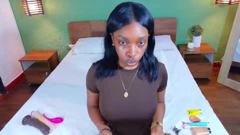 Catalina online show from December 2025 06:37:02 PM