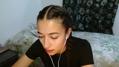 Snapshot of shantal_d03 chatting on February 2025 01:58:01 AM shantal_d03 online show from February 2025 01:58:01 AM