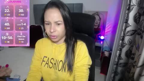 Shantal  online show from October 2025 11:44:01 AM