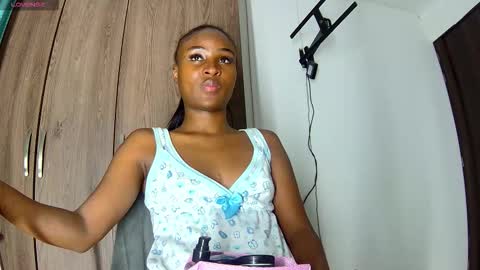 Snapshot of shantall_ebony1 chatting on September 2025 08:17:01 AM shantall_ebony1 online show from September 2025 08:17:01 AM