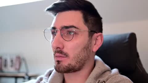 Snapshot of shape80 chatting on December 2024 12:58:01 PM frenchy boy online show from December 2024 12:58:01 PM