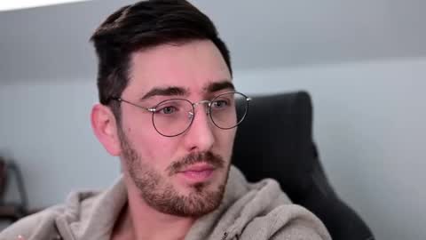 Snapshot of shape80 chatting on December 2024 04:16:01 PM frenchy boy online show from December 2024 04:16:01 PM