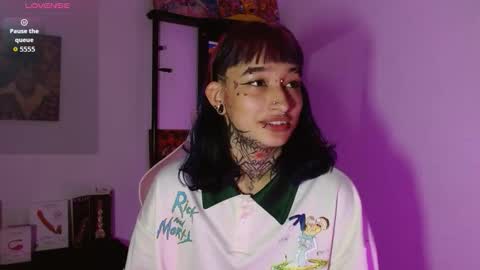 Snapshot of sharaross1 chatting on February 2026 11:49:01 PM sharaross1 online show from February 2026 11:49:01 PM