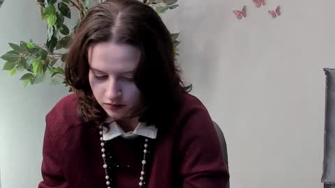 Sara online show from November 2025 07:58:01 PM