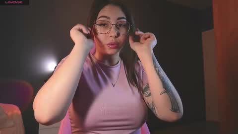 Snapshot of sharkgirl_ chatting on October 2025 04:04:02 PM Miley online show from October 2025 04:04:02 PM