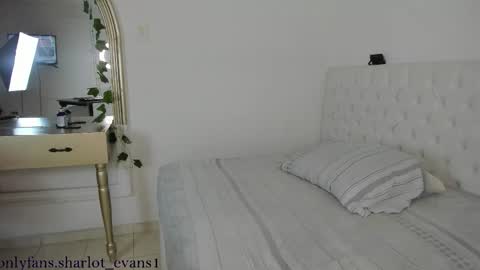 Sharlot online show from February 2026 12:33:01 PM