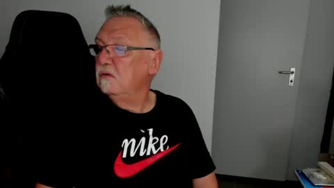 sharlots_pet online show from July 2026 12:23:01 PM
