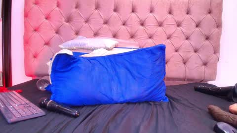 Sharlott online show from January 2025 03:00:01 PM