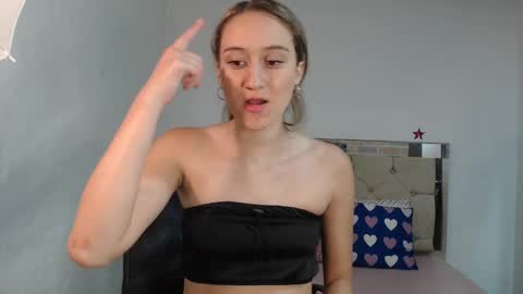 Snapshot of sharlotte__jones chatting on February 2025 01:36:01 PM Sara online show from February 2025 01:36:01 PM