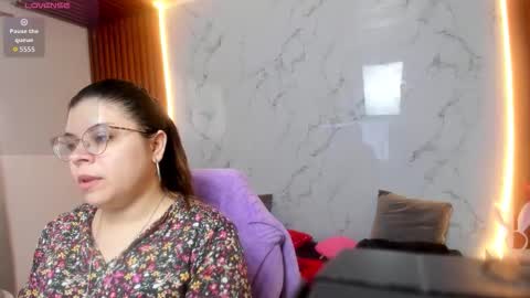 Snapshot of shasha_bloom chatting on November 2025 05:00:01 PM SASHA BLOOM online show from November 2025 05:00:01 PM