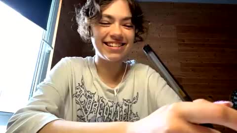 Snapshot of shaunnamallinak chatting on June 2026 09:44:02 AM Viola online show from June 2026 09:44:02 AM