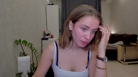 shawty__mariaa online show from October 2025 02:06:02 PM