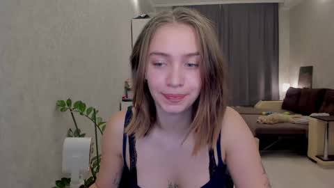 shawty__mariaa online show from October 2025 02:18:01 PM
