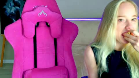 Shawty Mia online show from April 2026 07:04:02 PM