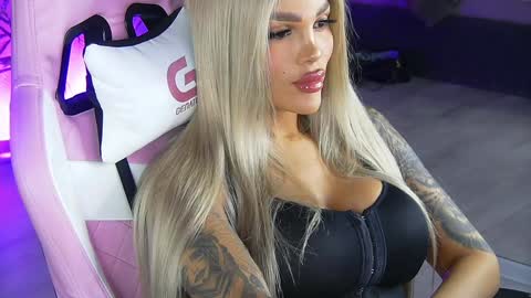 Snapshot of shayblonde chatting on December 2024 12:50:01 AM shayblonde online show from December 2024 12:50:01 AM
