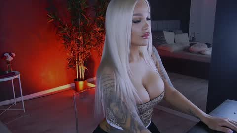 Snapshot of shayblonde chatting on January 2025 07:00:02 AM shayblonde online show from January 2025 07:00:02 AM
