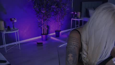 Snapshot of shayblonde chatting on January 2025 11:55:02 PM shayblonde online show from January 2025 11:55:02 PM