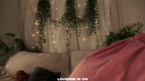 Anika online show from November 2025 10:51:01 AM