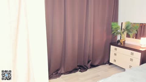 Snapshot of sheenaeast chatting on December 2024 01:39:02 PM Violet online show from December 2024 01:39:02 PM