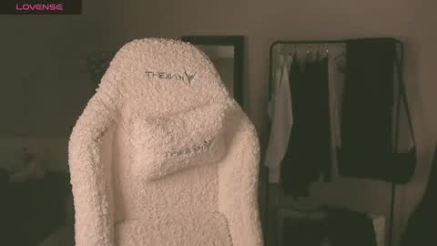 Snapshot of sheeny_shy chatting on April 2026 05:33:02 PM Chiara online show from April 2026 05:33:02 PM