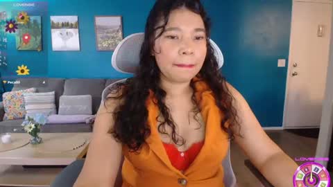 Snapshot of sheilyn_smith chatting on June 2026 06:33:02 AM sheilyn_smith online show from June 2026 06:33:02 AM