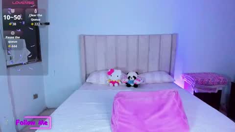 Danna   online show from November 2025 02:33:02 AM