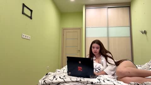 Ava online show from October 2025 03:28:01 AM
