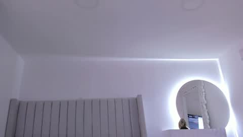 shelynna_azzul online show from December 2024 06:24:02 PM