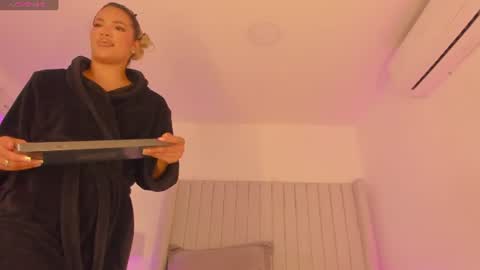 shelynna_azzul online show from June 2026 01:03:01 PM