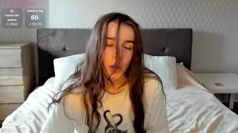 ShelyMoon online show from September 2025 01:05:02 PM