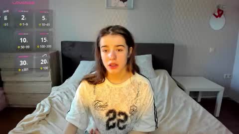 ShelyMoon online show from October 2025 12:24:01 PM