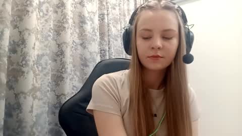 Lisa online show from November 2025 06:15:01 AM