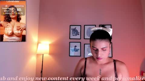 Snapshot of sheyla_hills_ chatting on April 2026 04:06:01 AM Sheyla online show from April 2026 04:06:01 AM