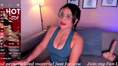 Snapshot of sheyla_hills_ chatting on May 2026 05:25:01 AM Sheyla online show from May 2026 05:25:01 AM