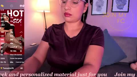 Snapshot of sheyla_hills_ chatting on May 2026 10:06:01 PM Sheyla online show from May 2026 10:06:01 PM