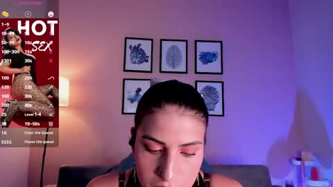 Snapshot of sheyla_hills_ chatting on June 2026 04:04:01 AM Sheyla online show from June 2026 04:04:01 AM