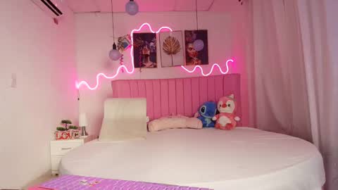 sheyla_vegas online show from October 2025 04:45:01 AM