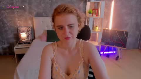 Snapshot of shiny_lisss chatting on July 2026 01:23:01 AM Lisa online show from July 2026 01:23:01 AM