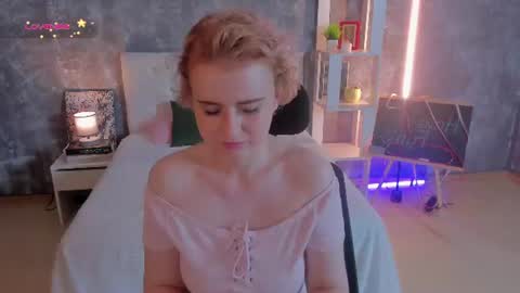 Snapshot of shiny_lisss chatting on July 2026 04:19:01 AM Lisa online show from July 2026 04:19:01 AM