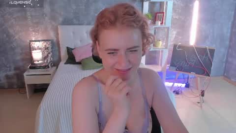 Snapshot of shiny_lisss chatting on July 2026 01:45:02 AM Lisa online show from July 2026 01:45:02 AM