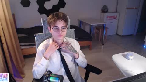 shiromy_ online show from November 2025 05:06:02 PM