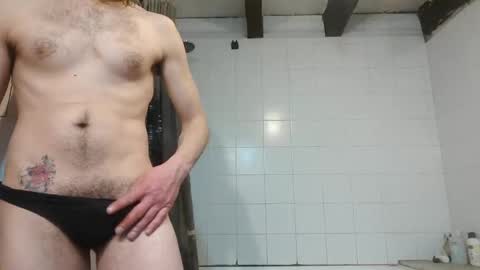 Snapshot of showerman40 chatting on February 2025 08:54:02 PM showerman40 online show from February 2025 08:54:02 PM