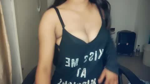 shreya_0 online show from October 2025 02:26:02 PM