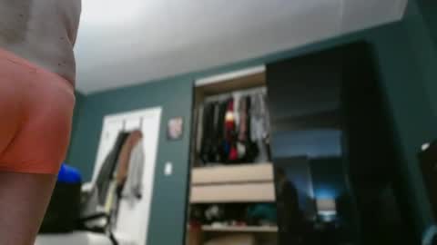 Snapshot of shutterbug989 chatting on June 2026 12:50:01 AM shutterbug989 online show from June 2026 12:50:01 AM