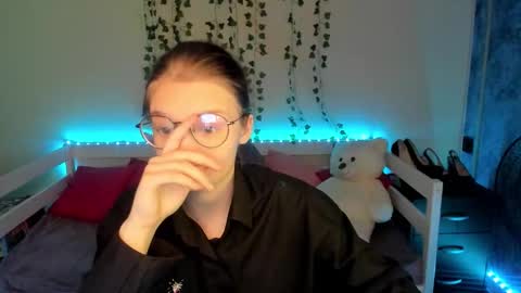 shy_elina01 online show from October 2025 10:02:01 AM