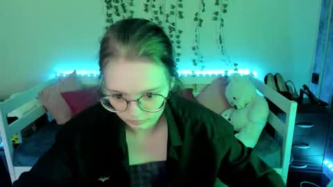 shy_elina01 online show from October 2025 10:36:01 AM